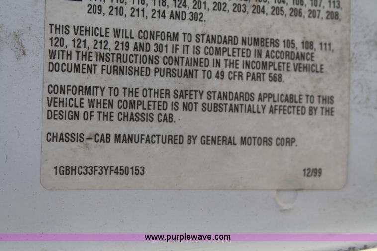 image for item D4719 2000 Chevrolet C3500 Crew Cab flatbed pickup truck