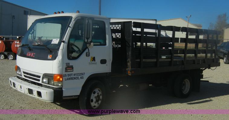 image for item D4720 2002 GMC W3500 flatbed truck