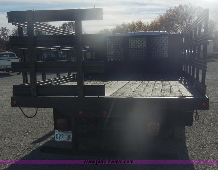 image for item D4720 2002 GMC W3500 flatbed truck