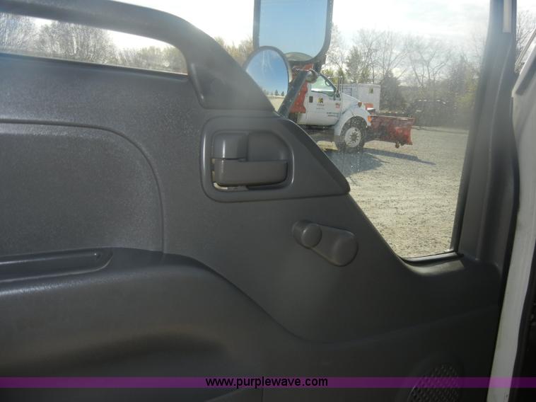 image for item D4720 2002 GMC W3500 flatbed truck