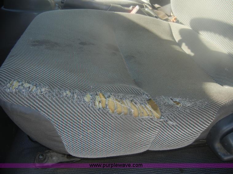 image for item D4720 2002 GMC W3500 flatbed truck