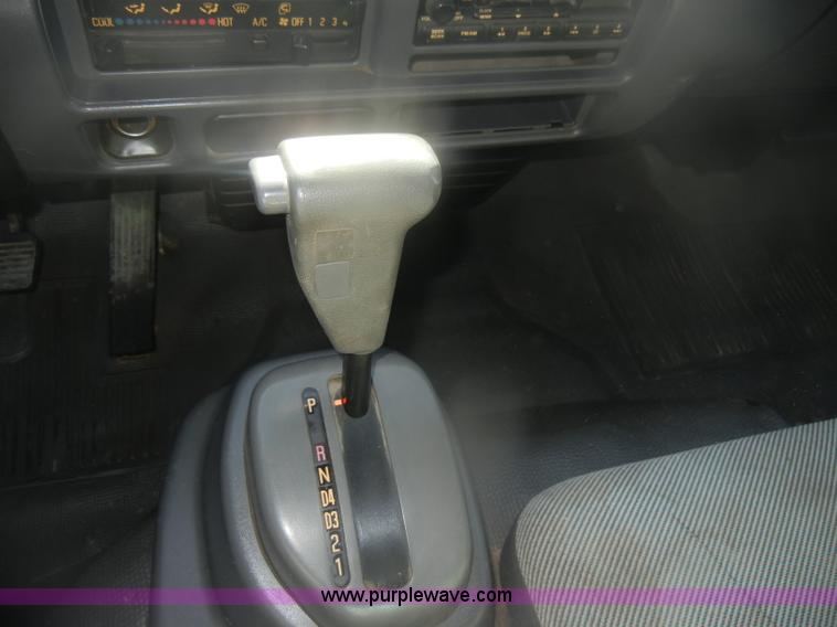 image for item D4720 2002 GMC W3500 flatbed truck