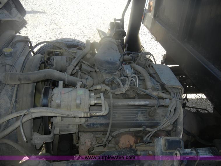 image for item D4720 2002 GMC W3500 flatbed truck