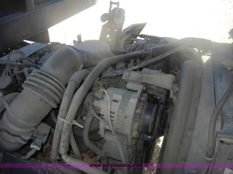 image for item D4720 2002 GMC W3500 flatbed truck