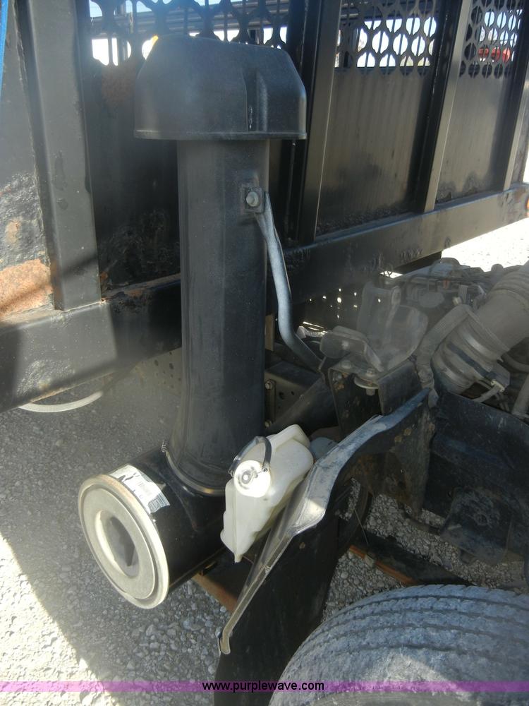 image for item D4720 2002 GMC W3500 flatbed truck