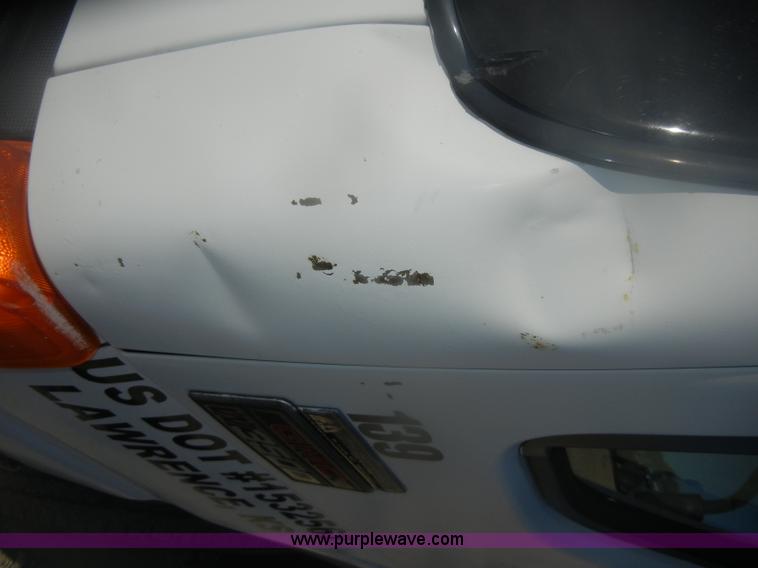 image for item D4720 2002 GMC W3500 flatbed truck