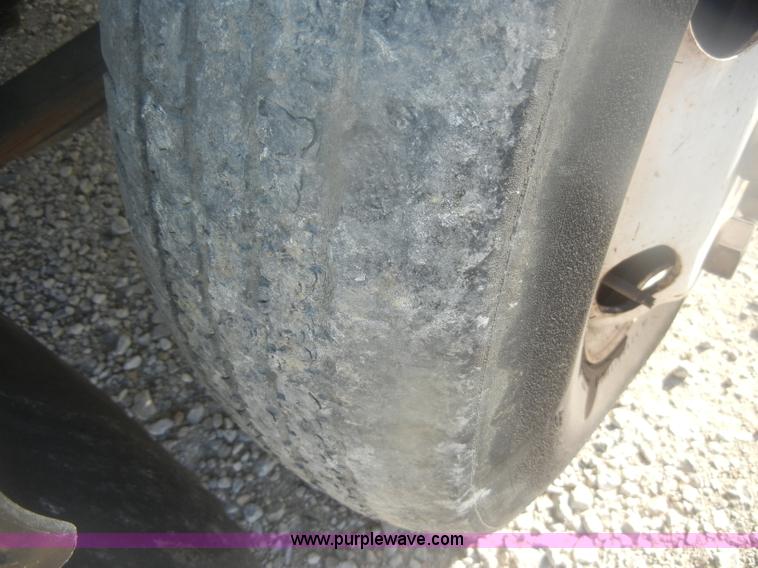 image for item D4720 2002 GMC W3500 flatbed truck