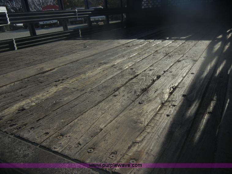 image for item D4720 2002 GMC W3500 flatbed truck