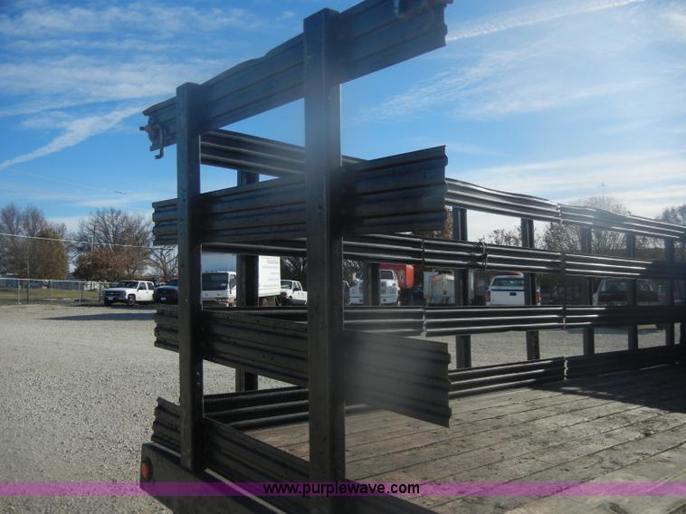 image for item D4720 2002 GMC W3500 flatbed truck