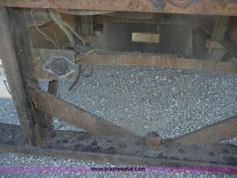 image for item D4720 2002 GMC W3500 flatbed truck