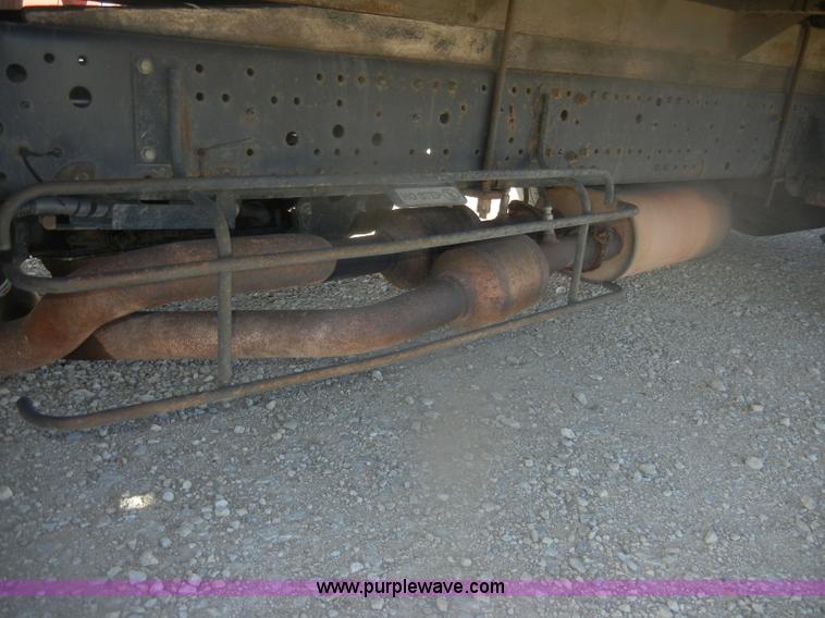 image for item D4720 2002 GMC W3500 flatbed truck