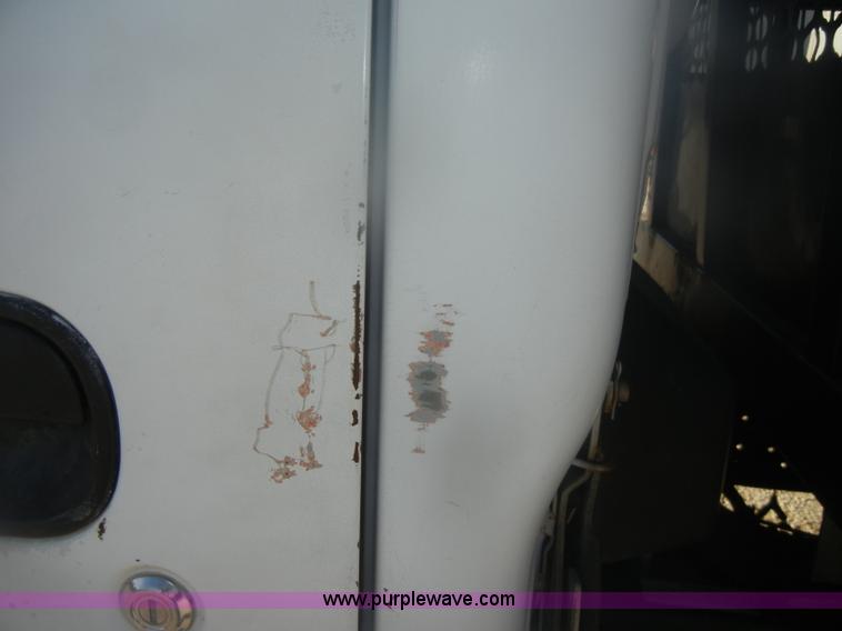 image for item D4720 2002 GMC W3500 flatbed truck