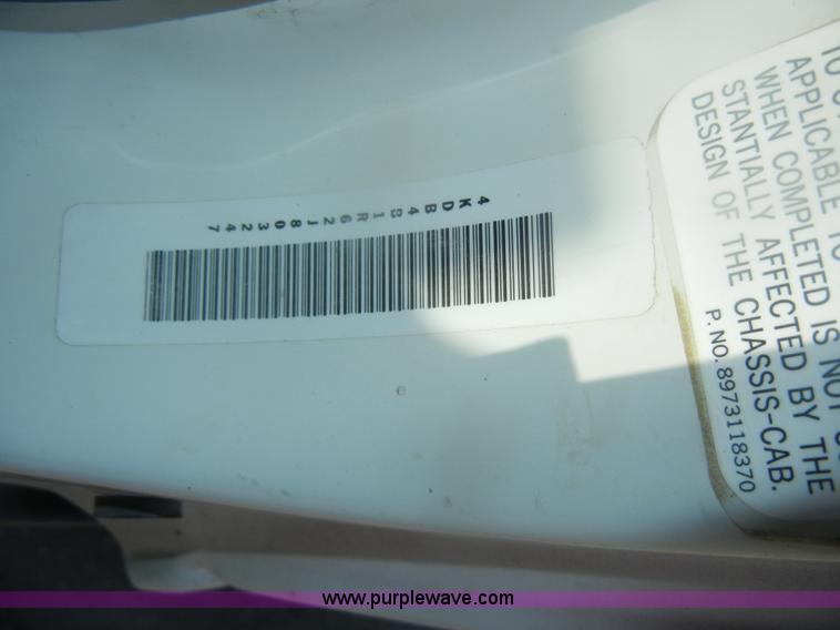 image for item D4720 2002 GMC W3500 flatbed truck