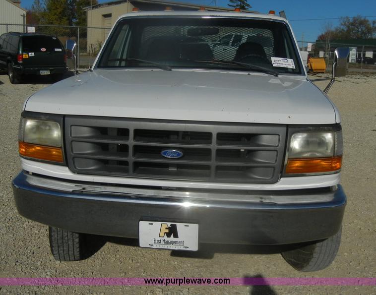 image for item D4721 1997 Ford F350 XL flatbed pickup truck