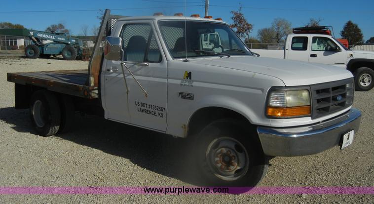 image for item D4721 1997 Ford F350 XL flatbed pickup truck