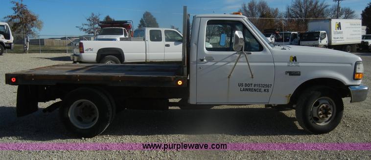 image for item D4721 1997 Ford F350 XL flatbed pickup truck