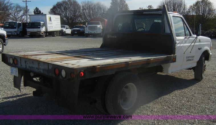 image for item D4721 1997 Ford F350 XL flatbed pickup truck