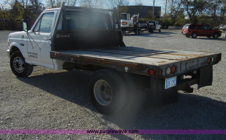 image for item D4721 1997 Ford F350 XL flatbed pickup truck