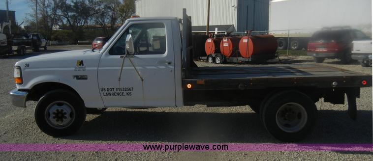 image for item D4721 1997 Ford F350 XL flatbed pickup truck