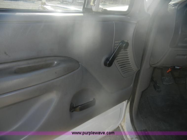 image for item D4721 1997 Ford F350 XL flatbed pickup truck