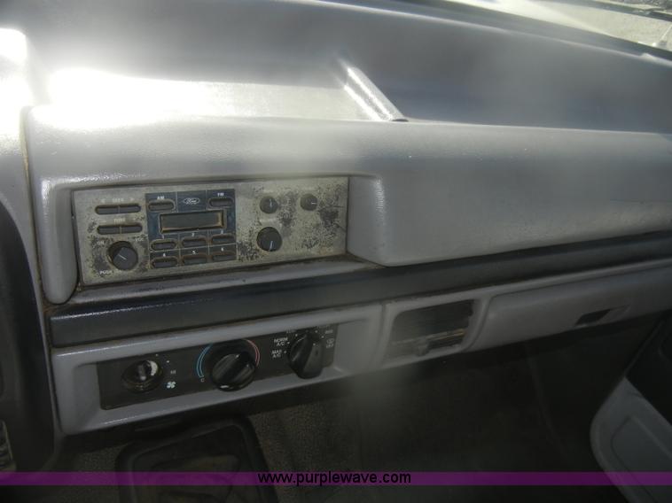 image for item D4721 1997 Ford F350 XL flatbed pickup truck