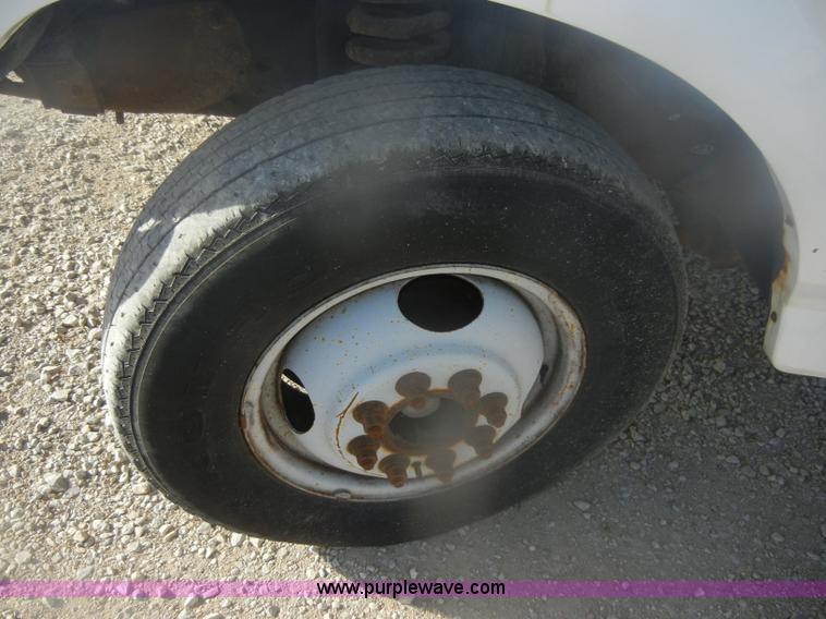 image for item D4721 1997 Ford F350 XL flatbed pickup truck