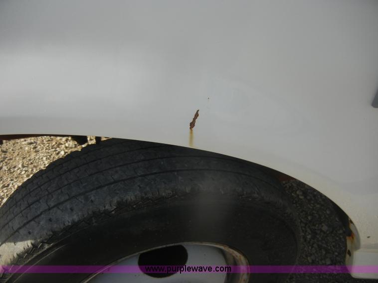 image for item D4721 1997 Ford F350 XL flatbed pickup truck