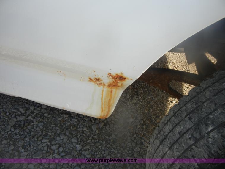 image for item D4721 1997 Ford F350 XL flatbed pickup truck