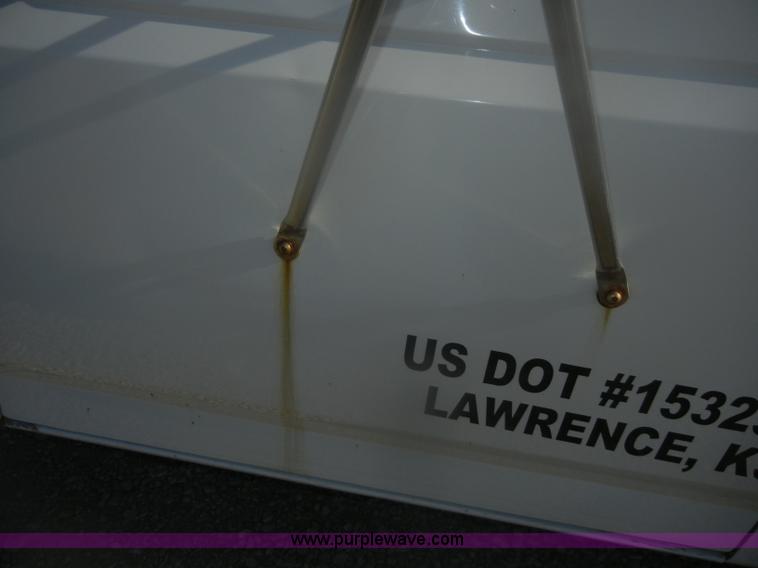 image for item D4721 1997 Ford F350 XL flatbed pickup truck