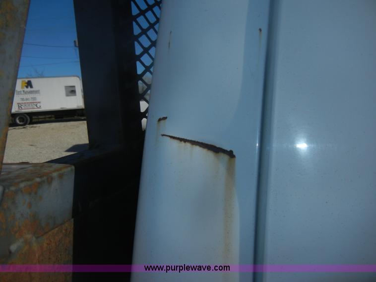 image for item D4721 1997 Ford F350 XL flatbed pickup truck