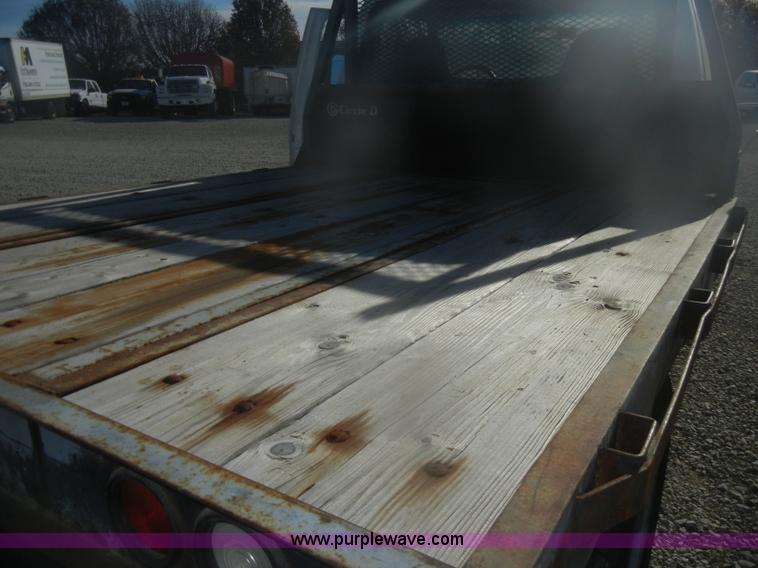 image for item D4721 1997 Ford F350 XL flatbed pickup truck