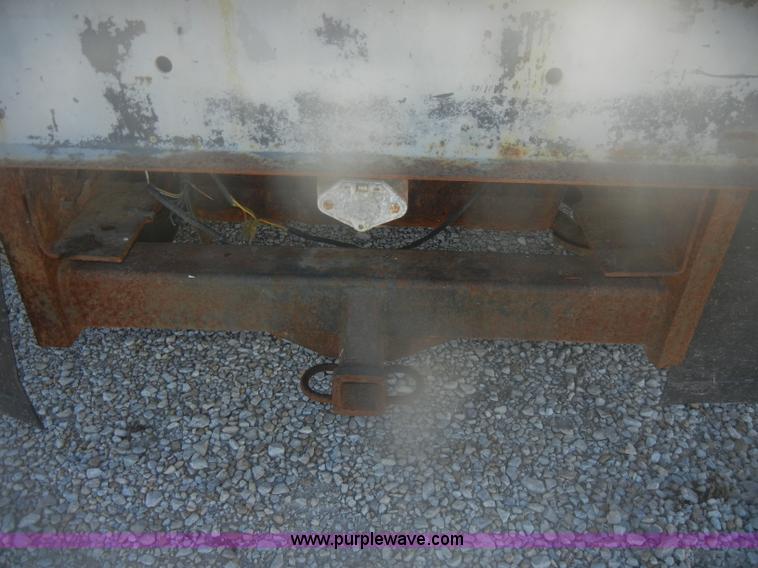 image for item D4721 1997 Ford F350 XL flatbed pickup truck