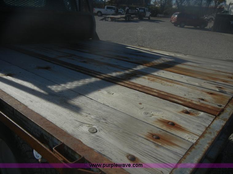 image for item D4721 1997 Ford F350 XL flatbed pickup truck