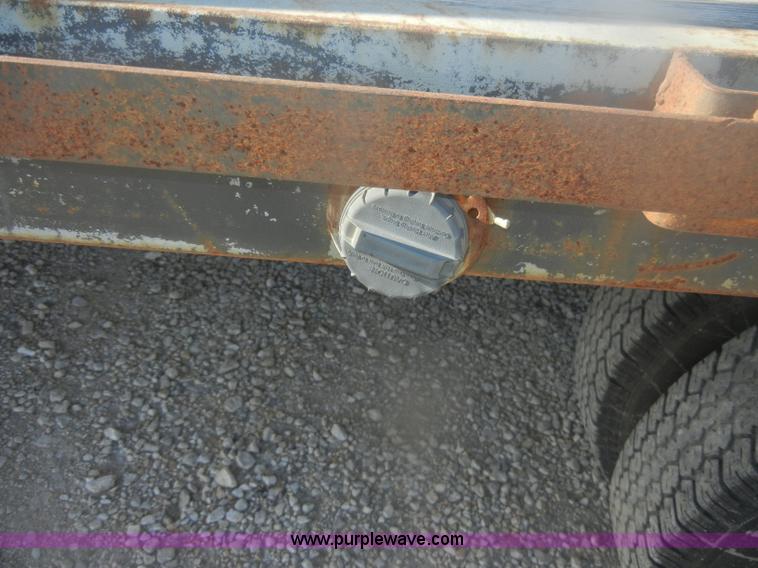 image for item D4721 1997 Ford F350 XL flatbed pickup truck