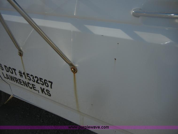 image for item D4721 1997 Ford F350 XL flatbed pickup truck