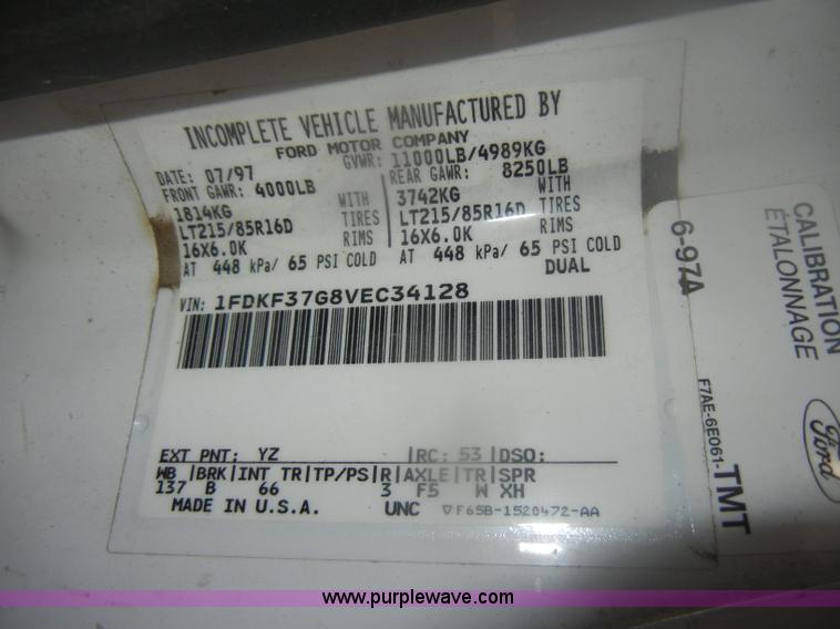 image for item D4721 1997 Ford F350 XL flatbed pickup truck