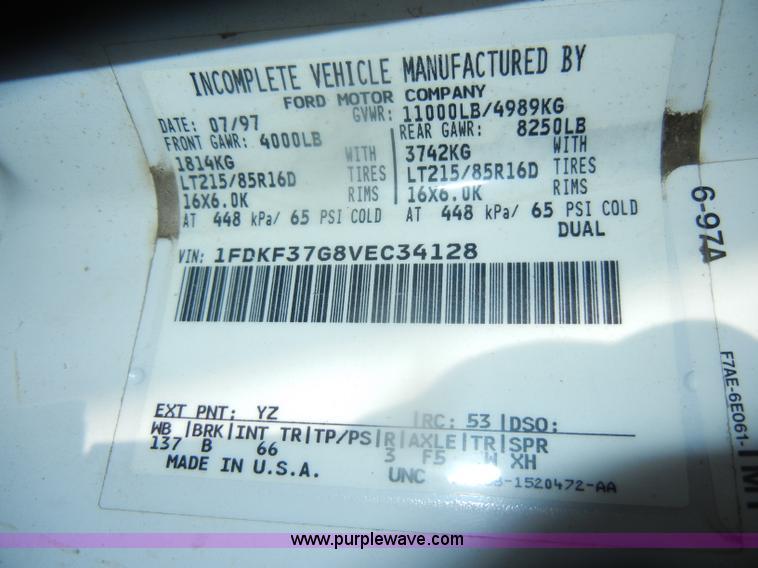 image for item D4721 1997 Ford F350 XL flatbed pickup truck