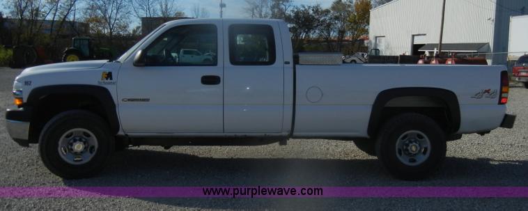 image for item D4722 2001 Chevrolet Silverado 2500 Extended Cab pickup truck