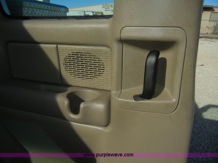 image for item D4722 2001 Chevrolet Silverado 2500 Extended Cab pickup truck