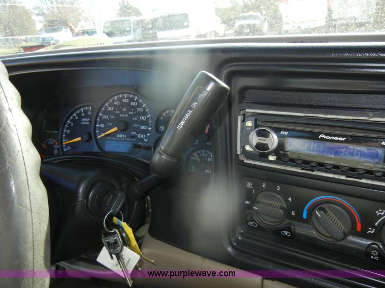 image for item D4722 2001 Chevrolet Silverado 2500 Extended Cab pickup truck