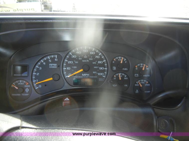 image for item D4722 2001 Chevrolet Silverado 2500 Extended Cab pickup truck