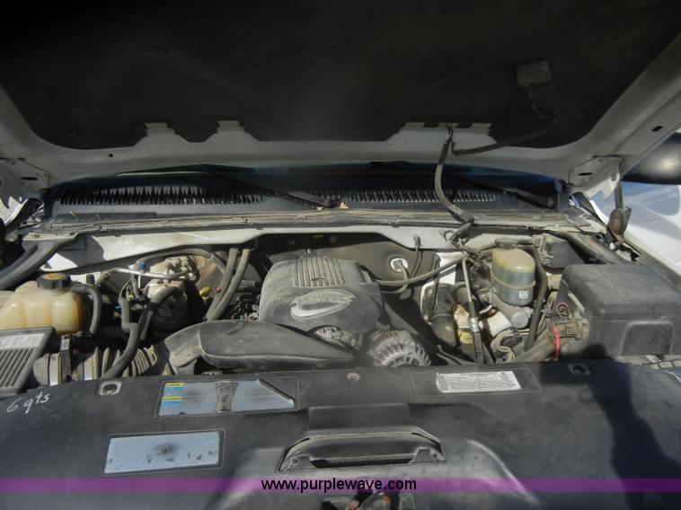 image for item D4722 2001 Chevrolet Silverado 2500 Extended Cab pickup truck