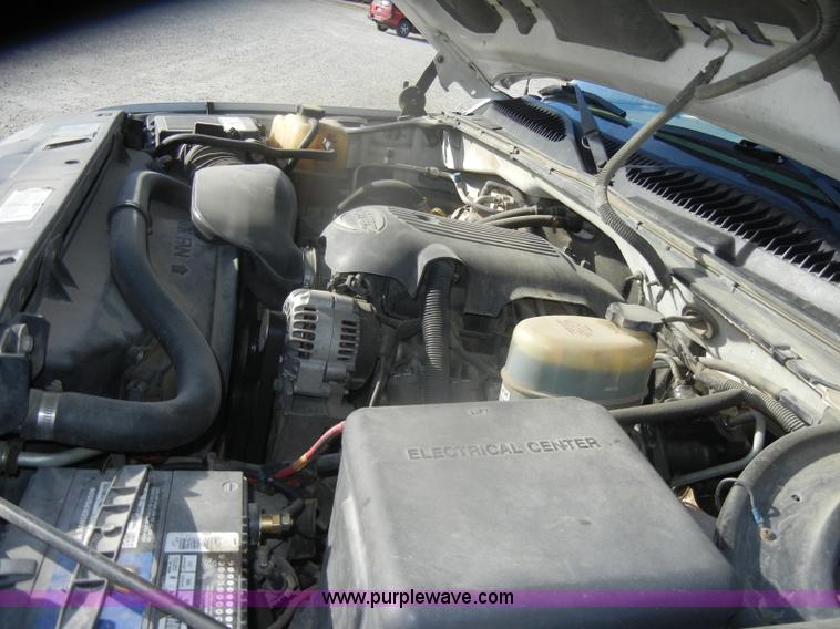 image for item D4722 2001 Chevrolet Silverado 2500 Extended Cab pickup truck