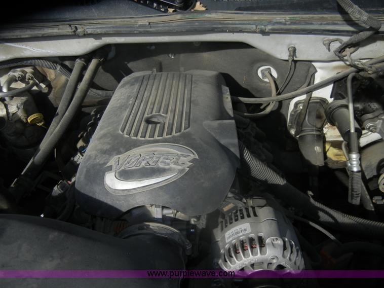 image for item D4722 2001 Chevrolet Silverado 2500 Extended Cab pickup truck