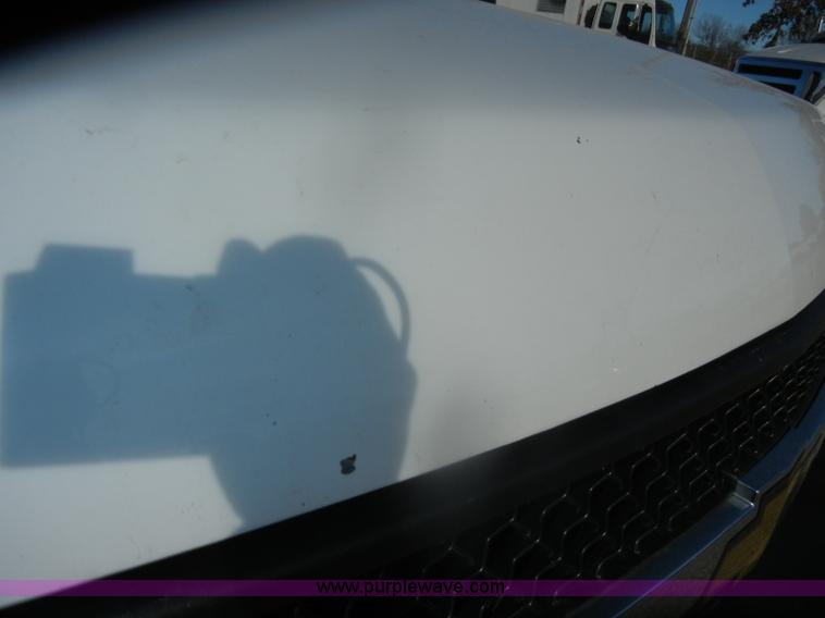 image for item D4722 2001 Chevrolet Silverado 2500 Extended Cab pickup truck