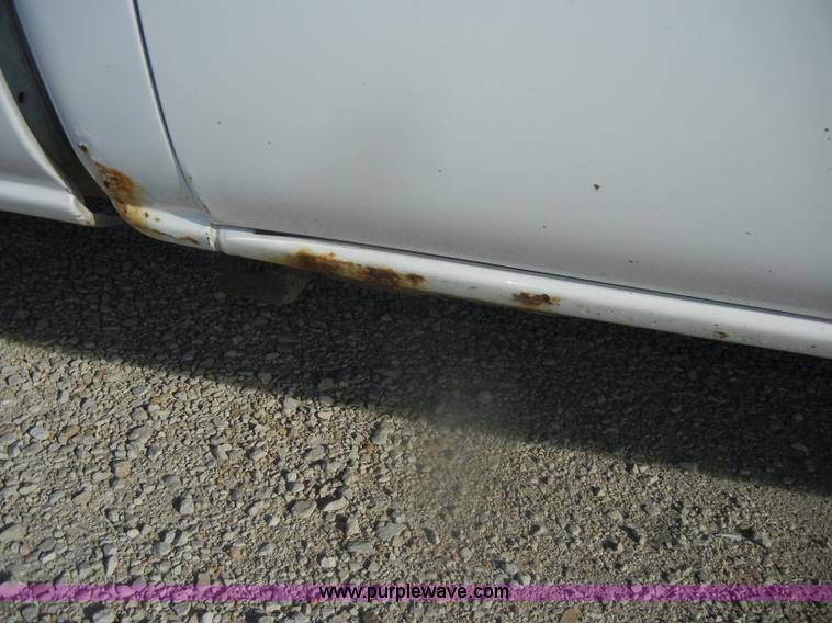 image for item D4722 2001 Chevrolet Silverado 2500 Extended Cab pickup truck