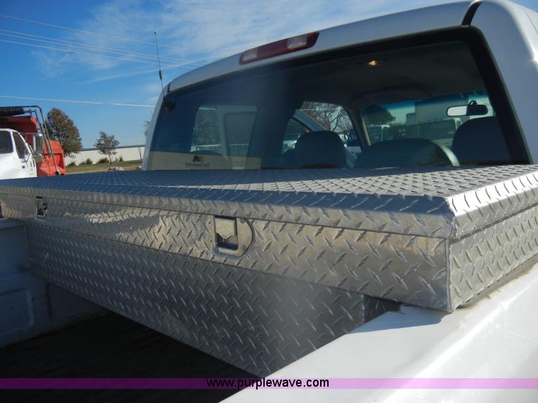 image for item D4722 2001 Chevrolet Silverado 2500 Extended Cab pickup truck