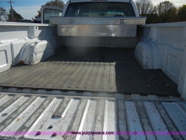 image for item D4722 2001 Chevrolet Silverado 2500 Extended Cab pickup truck