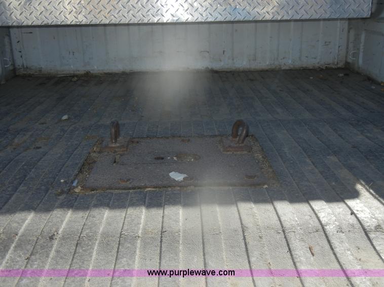 image for item D4722 2001 Chevrolet Silverado 2500 Extended Cab pickup truck