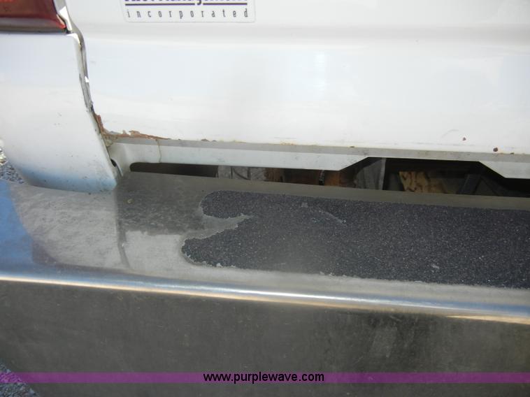 image for item D4722 2001 Chevrolet Silverado 2500 Extended Cab pickup truck